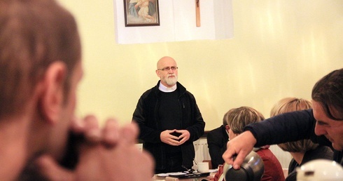 Połamany człowiek odzyskuje godność