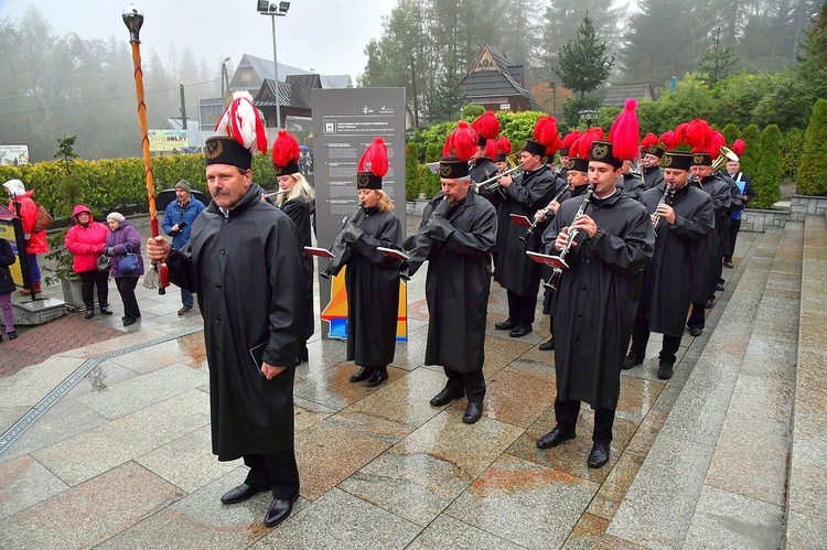 Z procesją przez Krupówki