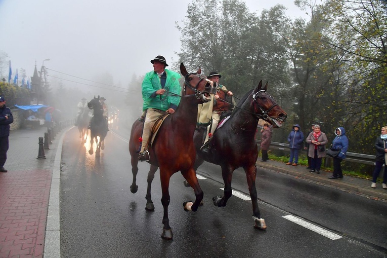 Z procesją przez Krupówki
