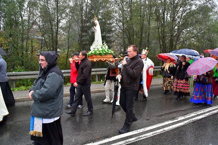 Z procesją przez Krupówki