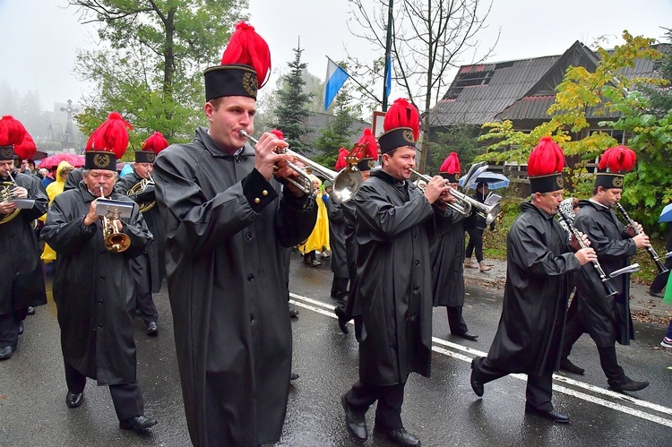 Z procesją przez Krupówki