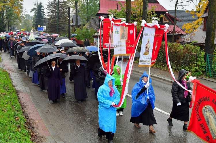 Z procesją przez Krupówki