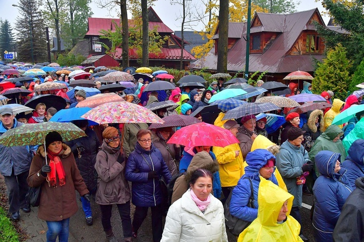 Z procesją przez Krupówki