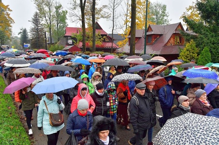 Z procesją przez Krupówki