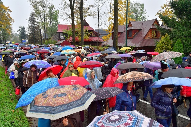 Z procesją przez Krupówki