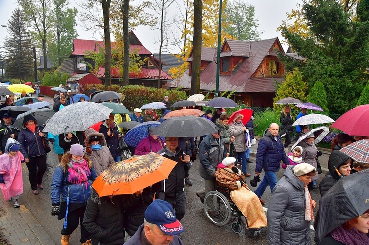 Z procesją przez Krupówki