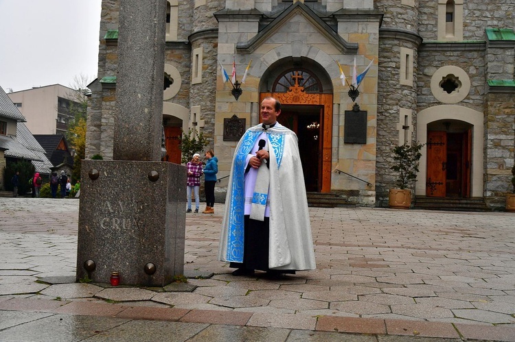 Z procesją przez Krupówki