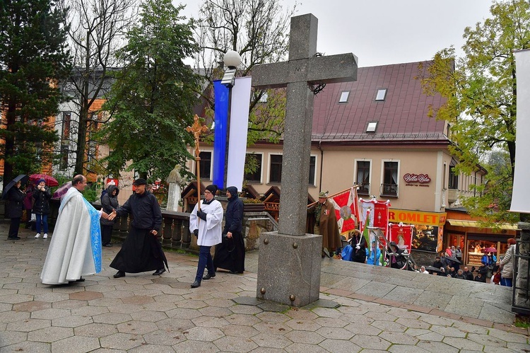 Z procesją przez Krupówki