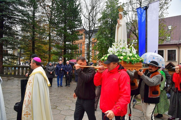 Z procesją przez Krupówki