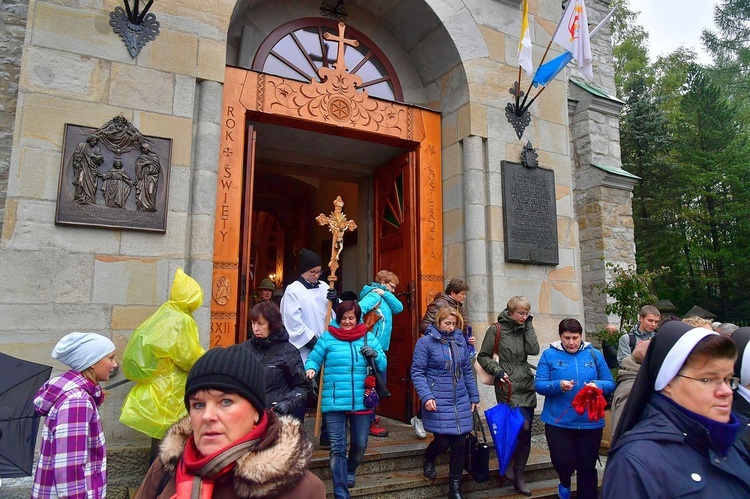 Z procesją przez Krupówki