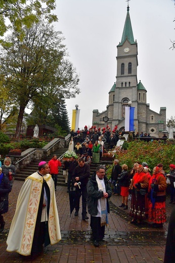 Z procesją przez Krupówki