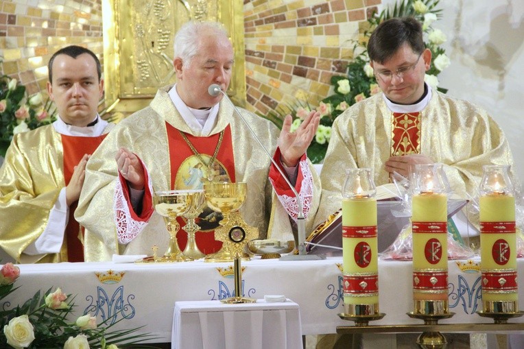 Uroczystościom jubileuszowym w Świebodzinie przewodniczył ks. infułat Adam Kokoszka.