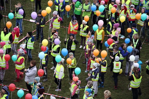 Tysiąc odblaskowych balonów