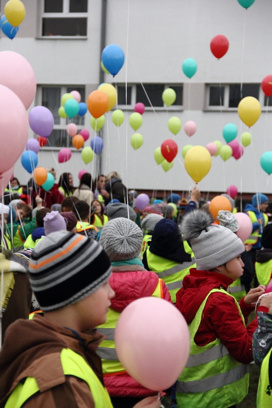 Tysiąc odblaskowych balonów