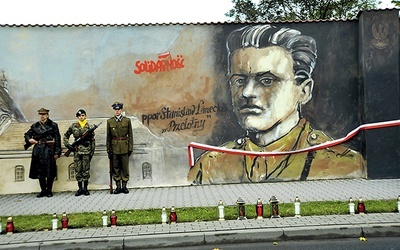 Okolicznościowy mural przypomina o wydarzeniach sprzed 70 lat i upamiętnia ich bohaterów: m.in. ppor. Stanisława Łaneckiego  ps. „Przelotny”, który dowodził akcją rozbicia pułtuskiego więzienia.