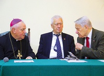 Gośćmi byli m.in. (od lewej) bp Zbigniew Kiernikowski, Kornel Morawiecki i Stanisław Gebhardt.