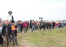 Do św. Jadwigi pielgrzymowali pieszo głównie młodzi. Hasłem, które rozważali w trasie, były słowa nawiązujące do Ewangelii  wg św. Łukasza  (Łk 12, 49-53).