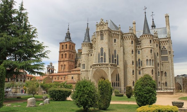 Nie sztukaterie, a fundamenty