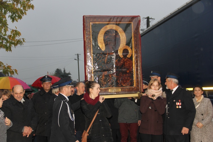 Powitanie ikony MB Częstochowskiej w Kurzeszynie