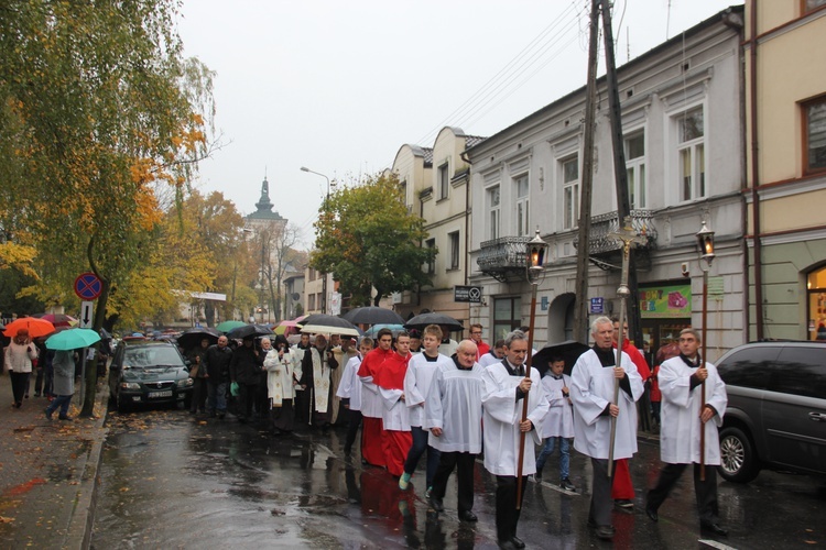 Powitanie ikony MB Częstochowskiej w parafii św. Jakuba w Skierniewicach