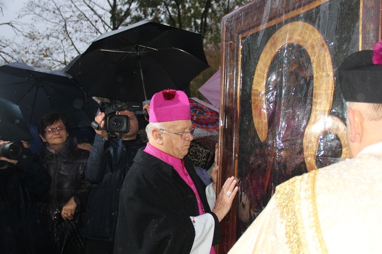 Powitanie ikony MB Częstochowskiej w parafii św. Jakuba w Skierniewicach