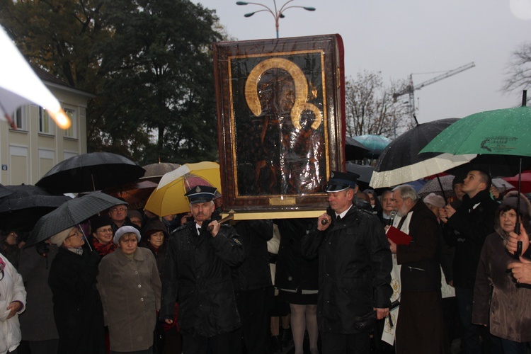 Powitanie ikony MB Częstochowskiej w parafii św. Jakuba w Skierniewicach