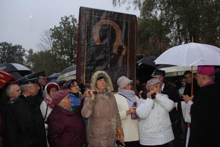 Powitanie ikony MB Częstochowskiej w parafii św. Jakuba w Skierniewicach