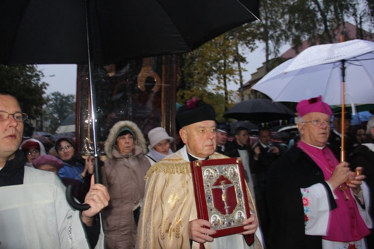 Powitanie ikony MB Częstochowskiej w parafii św. Jakuba w Skierniewicach