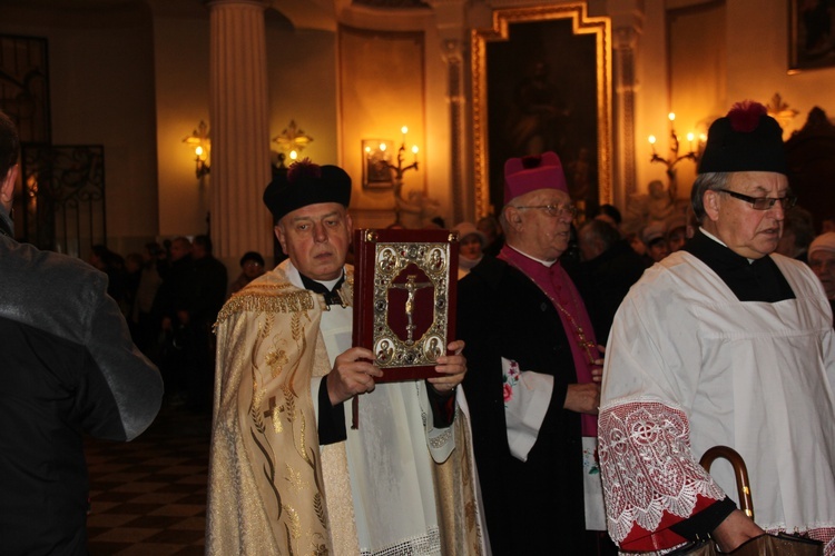 Powitanie ikony MB Częstochowskiej w parafii św. Jakuba w Skierniewicach