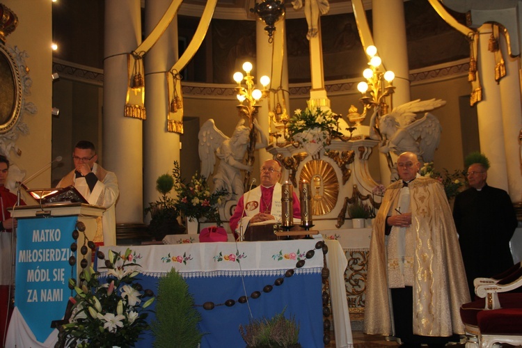 Powitanie ikony MB Częstochowskiej w parafii św. Jakuba w Skierniewicach