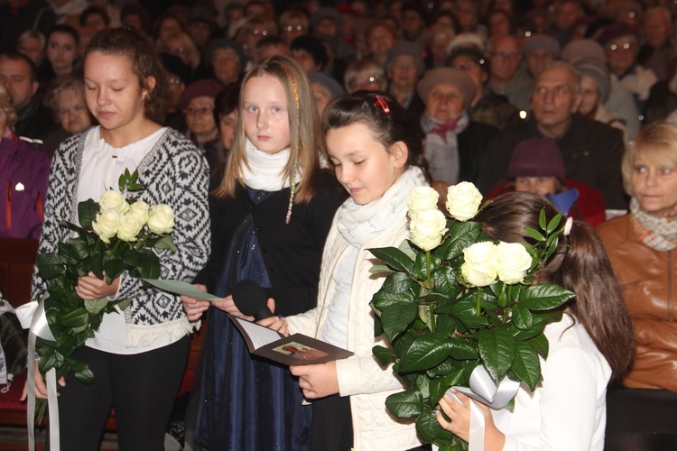 Powitanie ikony MB Częstochowskiej w parafii św. Jakuba w Skierniewicach