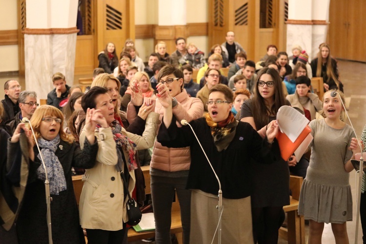 Koncert uwielbienia hymnami ŚDM w Andrychowie