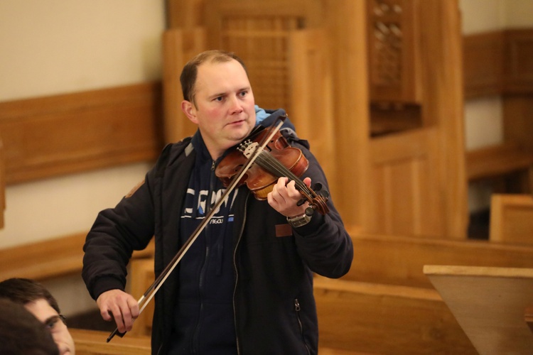 Koncert uwielbienia hymnami ŚDM w Andrychowie