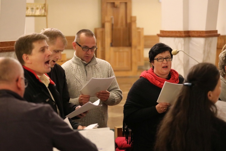 Koncert uwielbienia hymnami ŚDM w Andrychowie