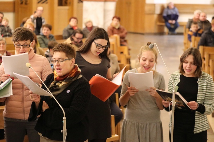 Koncert uwielbienia hymnami ŚDM w Andrychowie