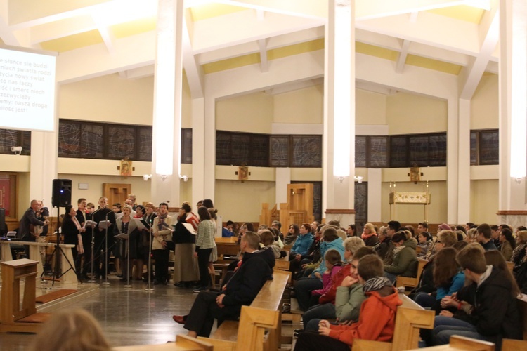 Koncert uwielbienia hymnami ŚDM w Andrychowie