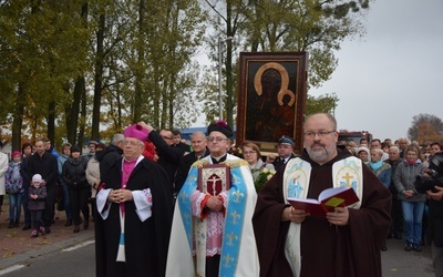 Uroczytości na powitanie ikony jasnogórskiej w Makowie przewodniczył bp Józef Zawitkowski