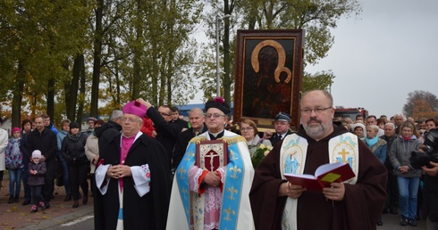Uroczytości na powitanie ikony jasnogórskiej w Makowie przewodniczył bp Józef Zawitkowski