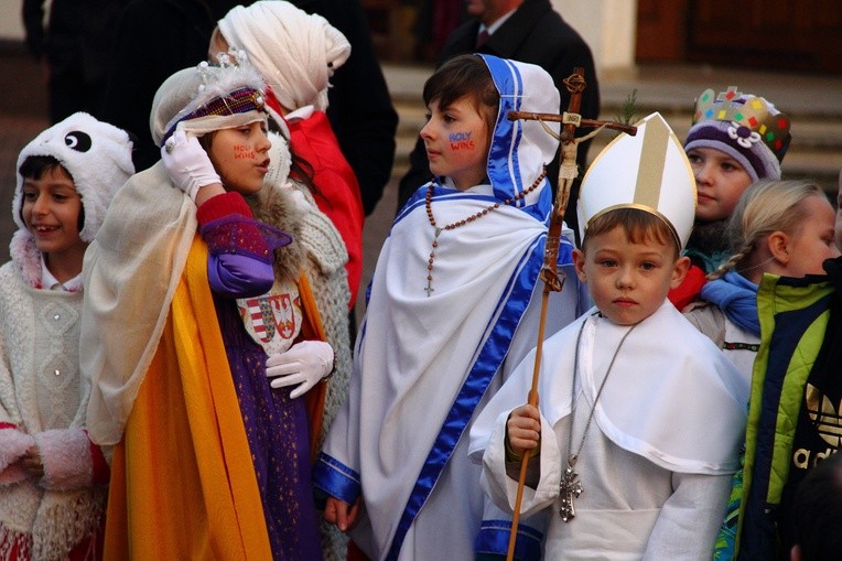 Taki duży, taki mały, może świętym być