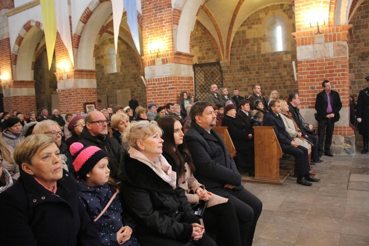 Wprowadzenie relikwii św. Jana Pawła II i św. Maksymiliana do archikolegiaty w Tumie