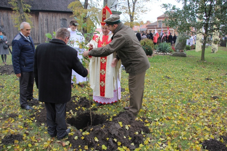 Wprowadzenie relikwii św. Jana Pawła II i św. Maksymiliana do archikolegiaty w Tumie