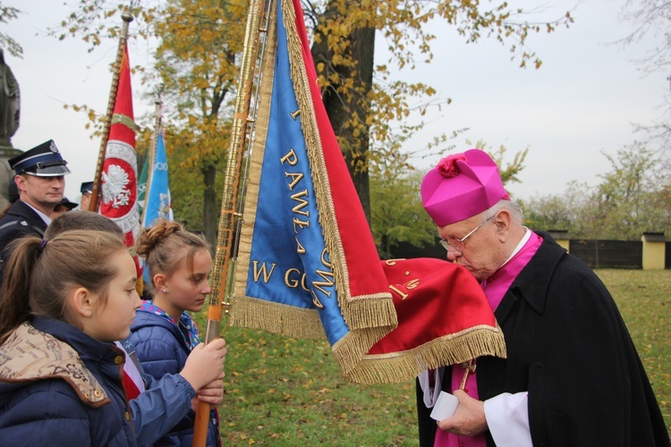 Wprowadzenie relikwii św. Jana Pawła II i św. Maksymiliana do archikolegiaty w Tumie