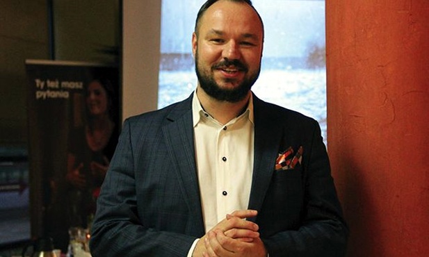 Tomasz Żak  jest jednym z prowadzących kurs w Clubie 99 w Katowicach. 