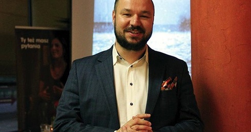 Tomasz Żak  jest jednym z prowadzących kurs w Clubie 99 w Katowicach. 