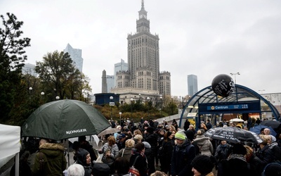 TVP Info: "Biały marsz" zaatakowany przez "czarny protest"