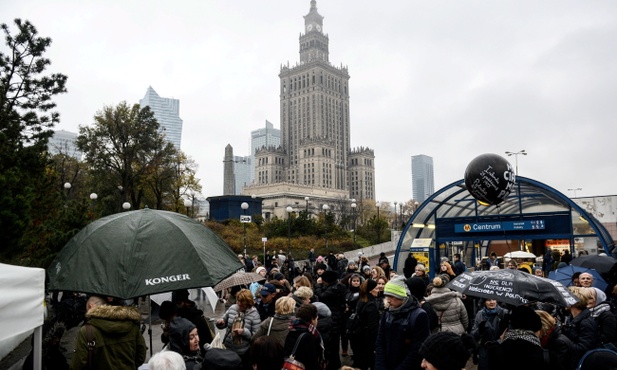 TVP Info: "Biały marsz" zaatakowany przez "czarny protest"