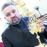 Ks. Janusz Potok do rodzinnej parafii w Stróżach przywiózł relikwie bł. ks. Władysława Bukowińskiego.
