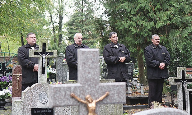 Fachowcy od ostatniej posługi