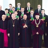 Alumni I roku otrzymali indeksy Katolickiego Uniwersytetu Lubelskiego. Nasi klerycy są studentami Wydziału Teologii tej uczelni.
