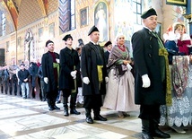 Pielgrzymka mieszkańców Żywca i sąsiednich miejscowości do Bramy Miłosierdzia.